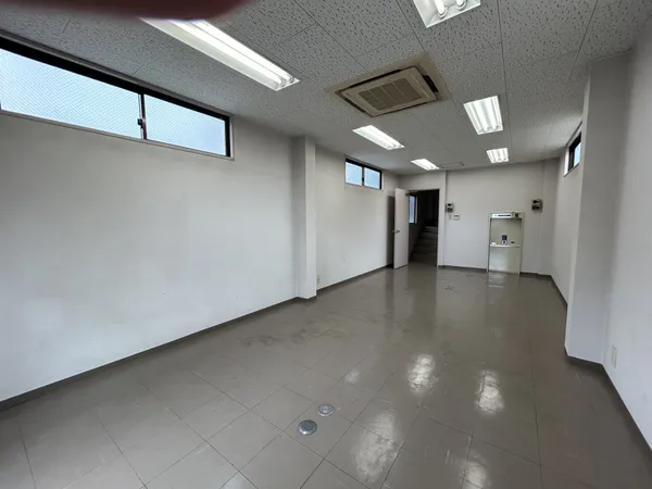 3F事務室明るくゆとりのある事務室でございます。様々な用途でご利用いただけます。