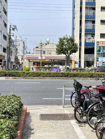 徒歩3分。