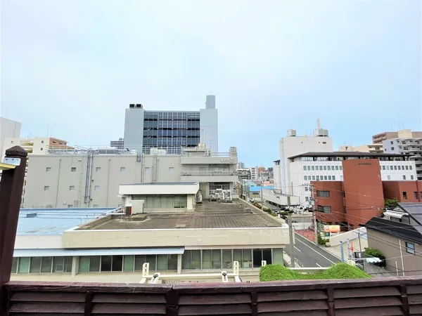 屋上からは眺望良好で開放的です。