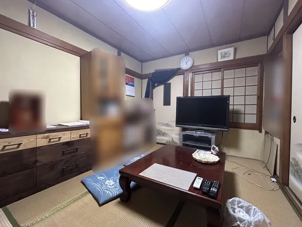和室約6.0帖。押入・物入れがございます。