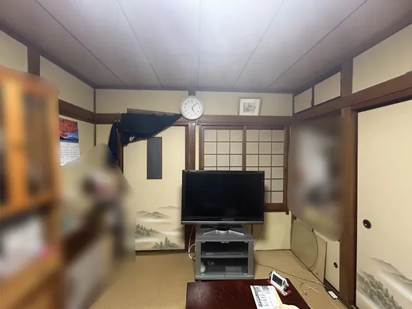 和室約6.0帖。押入・物入れがございます。