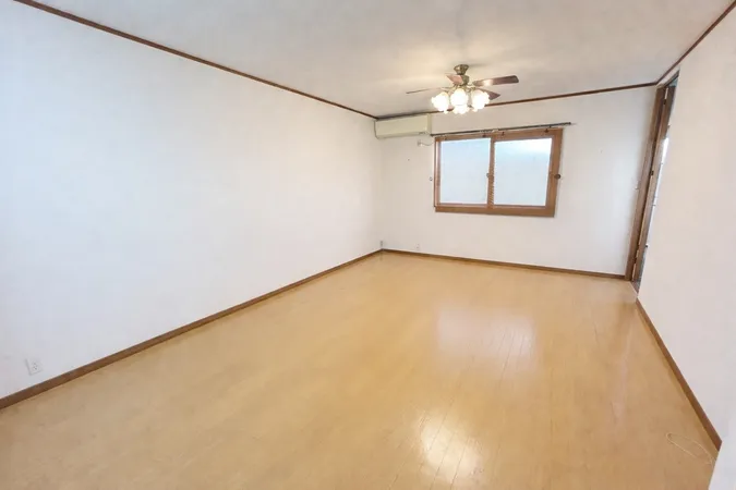 約１８．０帖の広々としたリビングダイニングです。※この画像は実際の室内写真および間取り図をもとに、CGにて作成した「空室イメージ」です。