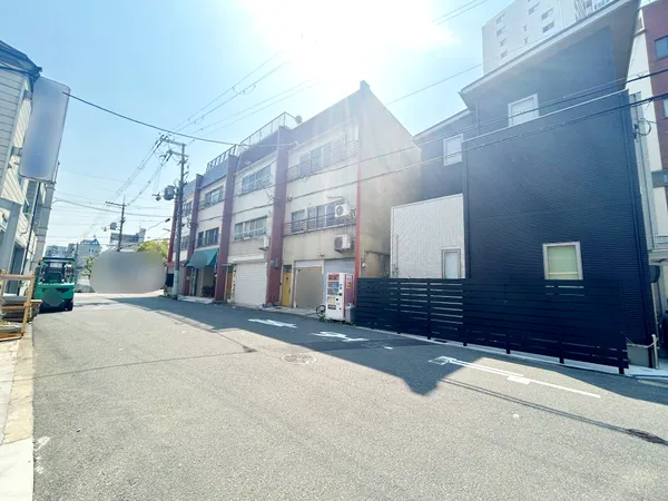 前面道路含む外観