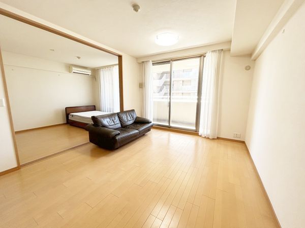 キングレジデンスアルトゥーラ上町一丁目 リビング