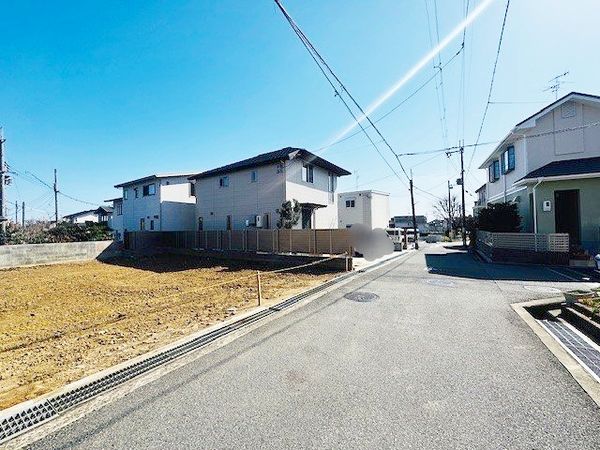 箕面市桜ケ丘一丁目 土地 前面道路含む外観 箕面市桜ケ丘一丁目 土地 前面道路含む外観