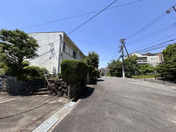 前面道路含む外観