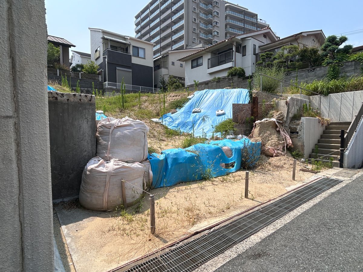 前面道路含む外観