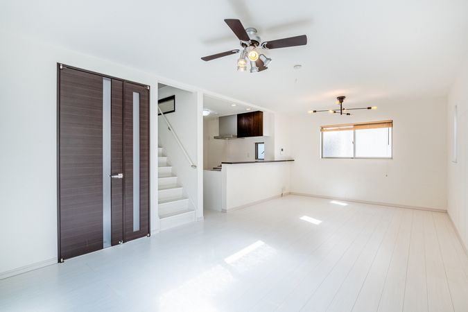 佐井寺4丁目 中古戸建 リビング