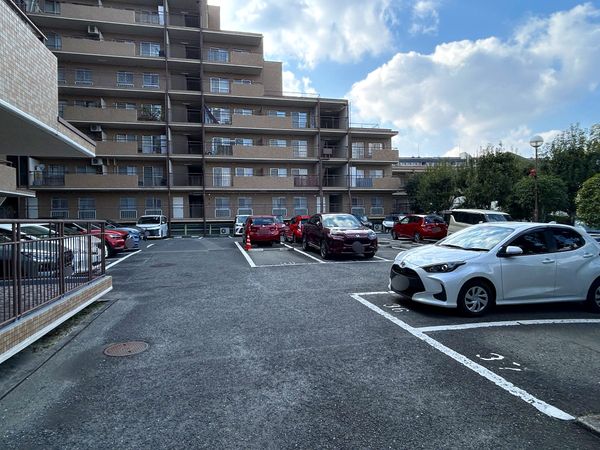 インペリアル千里山田 駐車場