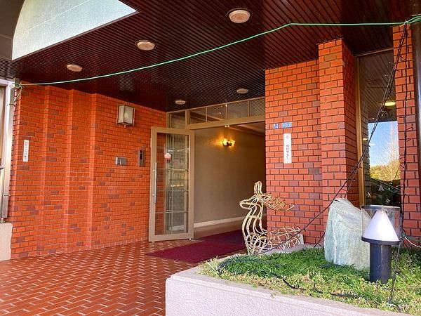 サンヴェール千里緑地公園 4号棟 エントランス サンヴェール千里緑地公園 4号棟 エントランス