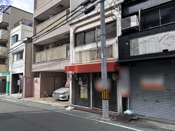 千里山東1丁目 店舗付住宅 前面道路含む外観 千里山東1丁目 店舗付住宅 前面道路含む外観