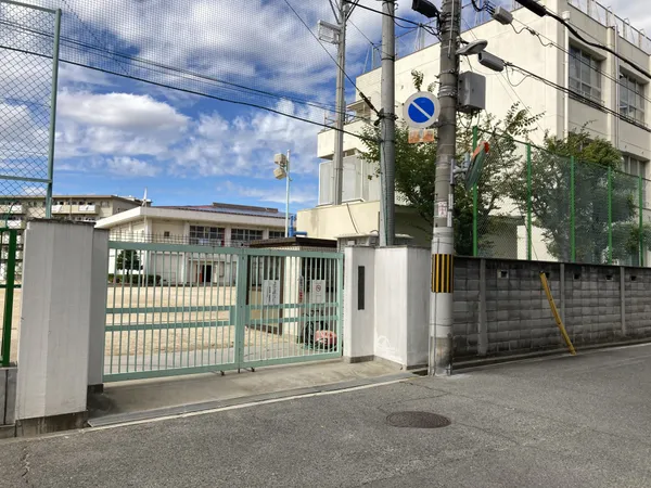 徒歩9分。