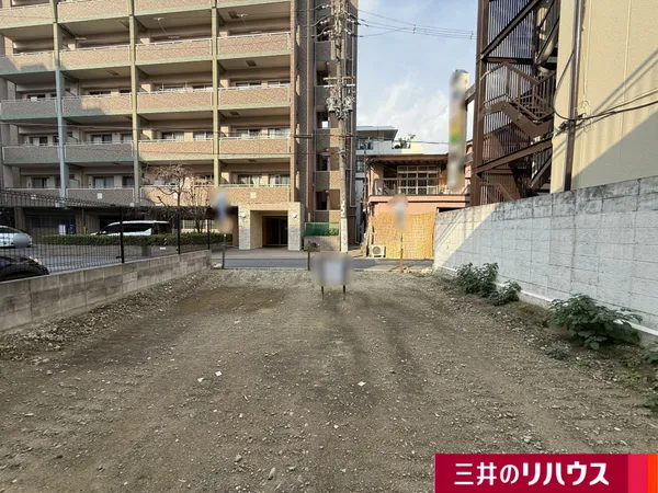 【現地写真（敷地奥側から撮影）】最寄り駅まで徒歩２分、大阪メトロ御堂筋までも徒歩５分圏内の好立地です。物件の詳細は直接【三井のリハウス梅田センター】にお問合せくださいませ。