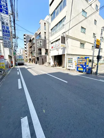 前面道路含む外観写真