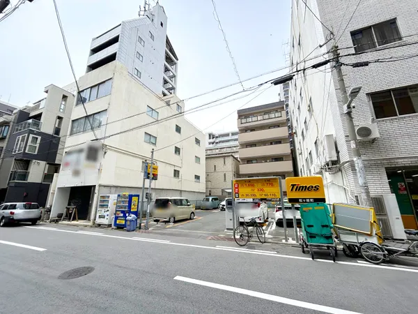 前面道路含む外観写真