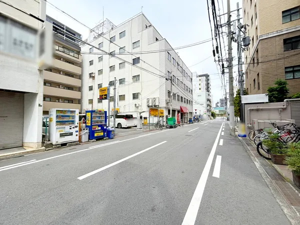 前面道路含む外観写真