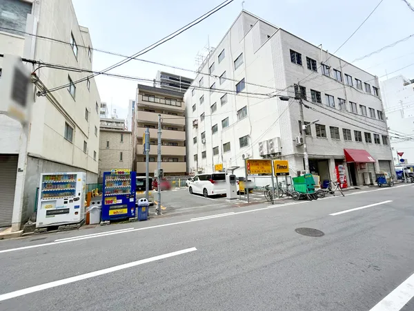 前面道路含む外観写真