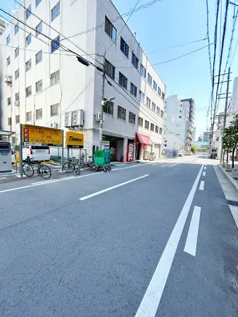 前面道路含む外観写真