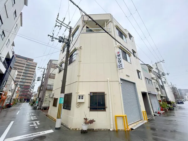 土地面積101.05平米、建物面積286.85平米、南西・北西の角地