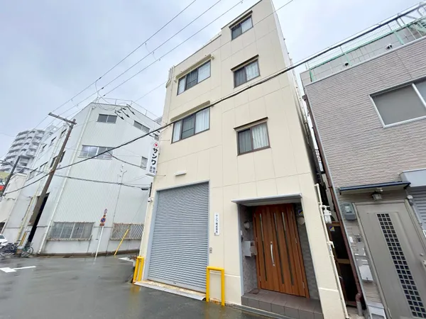 土地面積101.05平米、建物面積286.85平米、南西・北西の角地