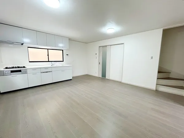 家具の配置がしやすい正方形のリビングです