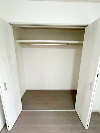 2階洋室約5.9帖のクローゼット