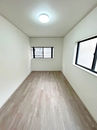 3階洋室約6.6帖（2面採光につき、明るいお部屋です）