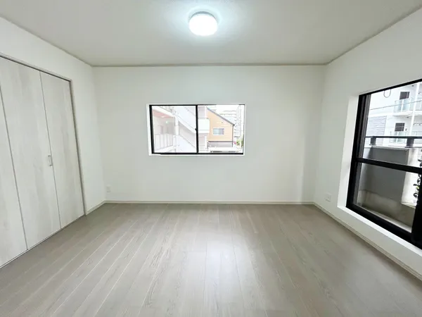 3階洋室約5.9帖（2面採光につき、明るいお部屋です）
