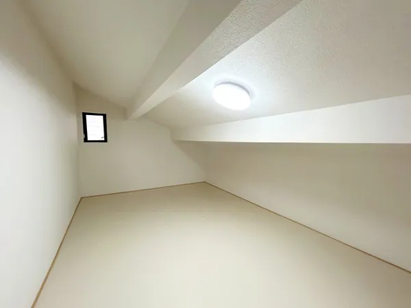4階ロフト（季節ものやアウトドア用品等たくさん収納できます）