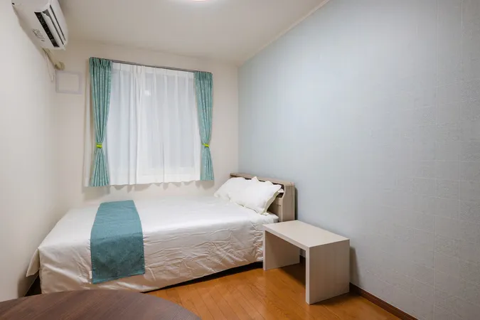 2階4ベッドルームダブルベッド×1セミダブルベッド×1セミダブルベッド×1ダブルベッド×1