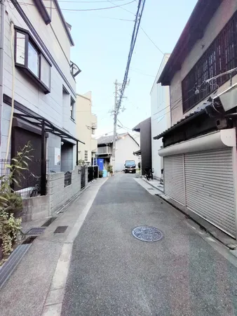 前面道路を含む外観