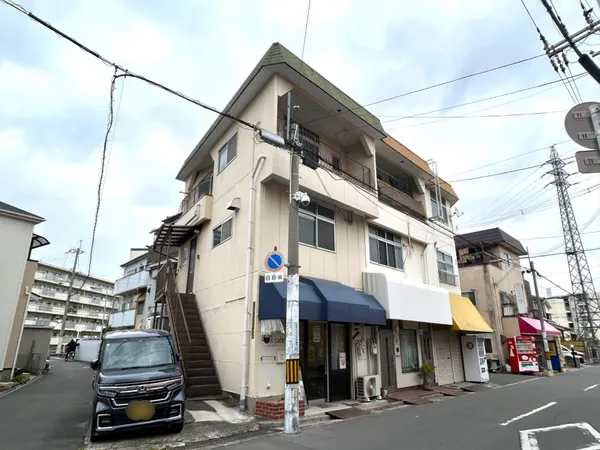 鉄骨造3階建、1F店舗＋2F・3F住居
