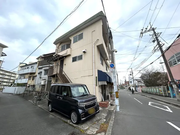 鉄骨造3階建、1F店舗＋2F・3F住居