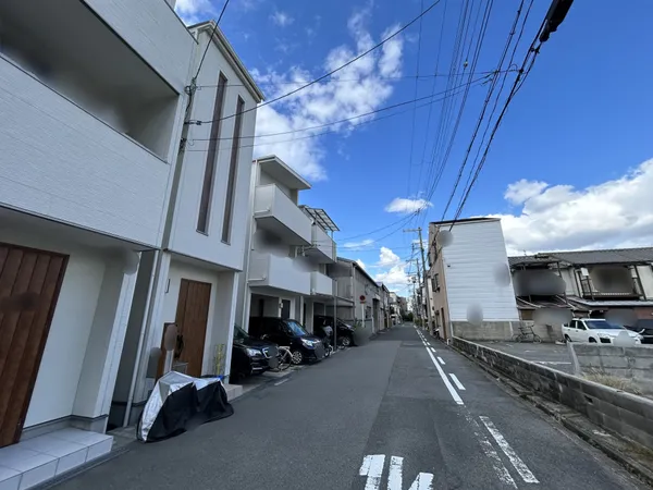 前面道路含む外観