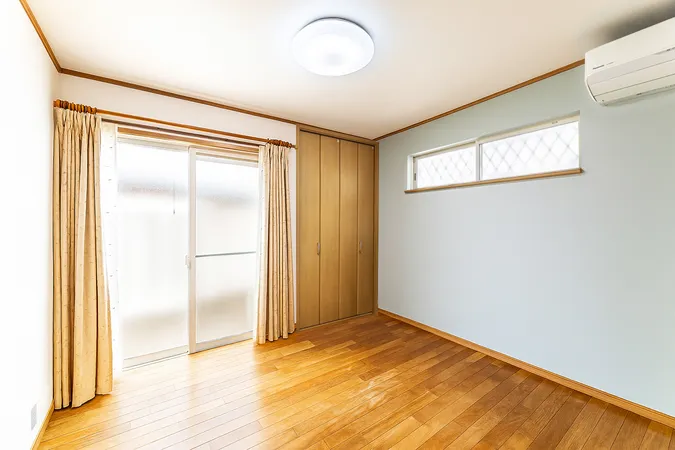【納戸/約6.1帖】納戸表記ですが、窓があり居室として利用可能です。（画像は実際の室内写真および間取り図をもとに、CGにて再現した「空室リフォームイメージ」であり、実際とは多少異なります。）