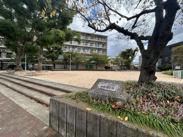 徒歩4分でございます。