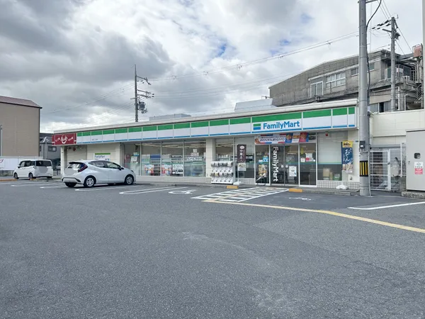 徒歩4分でございます。