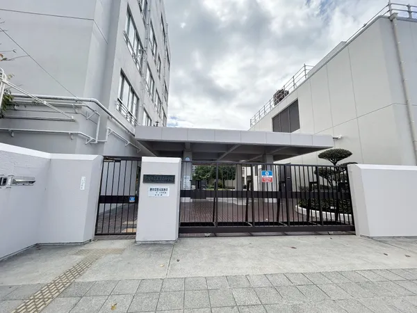 徒歩19分でございます。