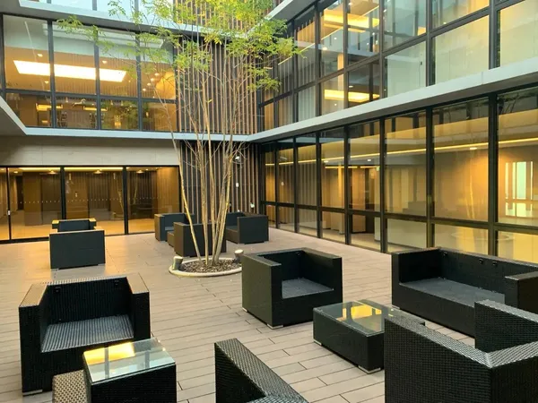 42階にはスカイラウンジ・スカイアトリウム・パーティールームがございます。