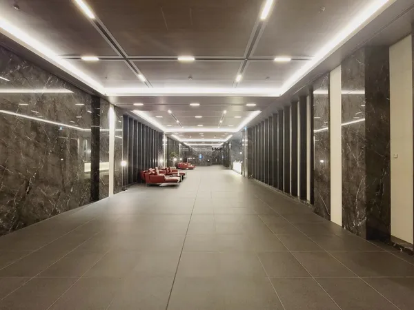 高級感のある広々としたロビー