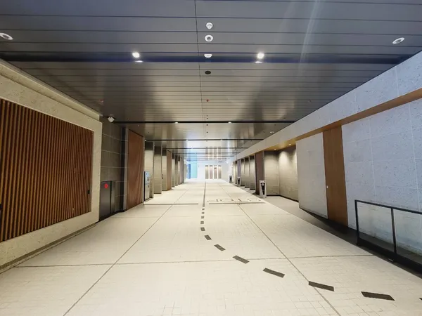 １F　コーチエントランス