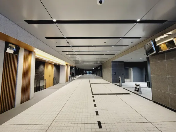 １F　コーチエントランス