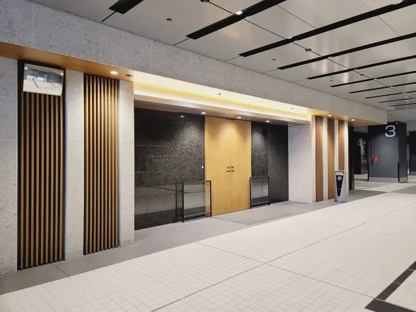 １F　コーチエントランス