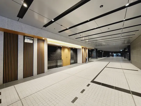 １F　コーチエントランス