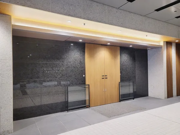 １F　コーチエントランス