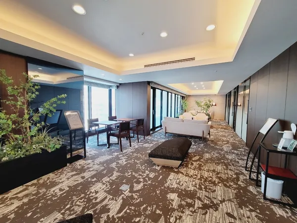 高級感のあるスカイラウンジ（32階）