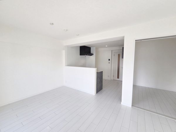 レックスタウン新高 2号館 リビング レックスタウン新高 2号館 リビング