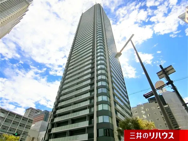 地上４５階建、大阪メトロ御堂筋線「中津」駅直結の免震構造タワーマンションです。物件詳細は【三井のリハウス梅田センター】の新林（シンバヤシ）までお問合せくださいませ。