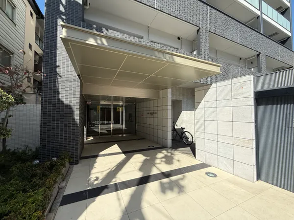 【エントランスアプローチ】