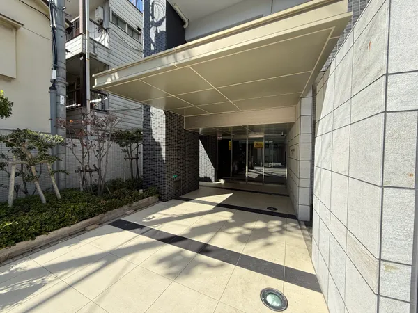 【エントランスアプローチ】